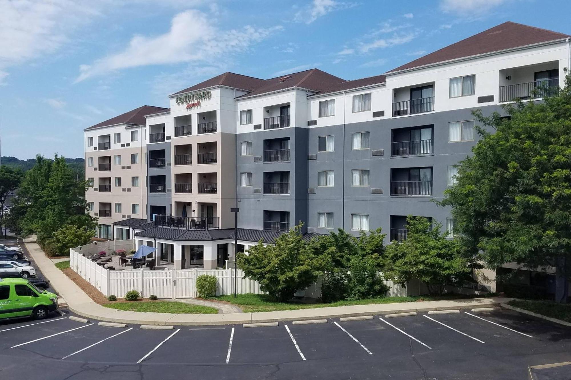 Courtyard By Marriott Norwich Hotel Exterior photo
