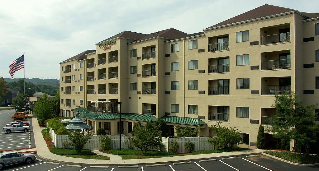 Courtyard By Marriott Norwich Hotel Exterior photo